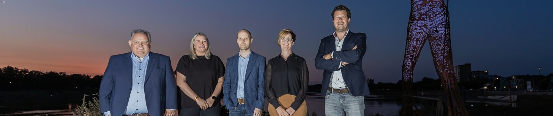 Het team van JacobsVerzekerd bij zonsondergang